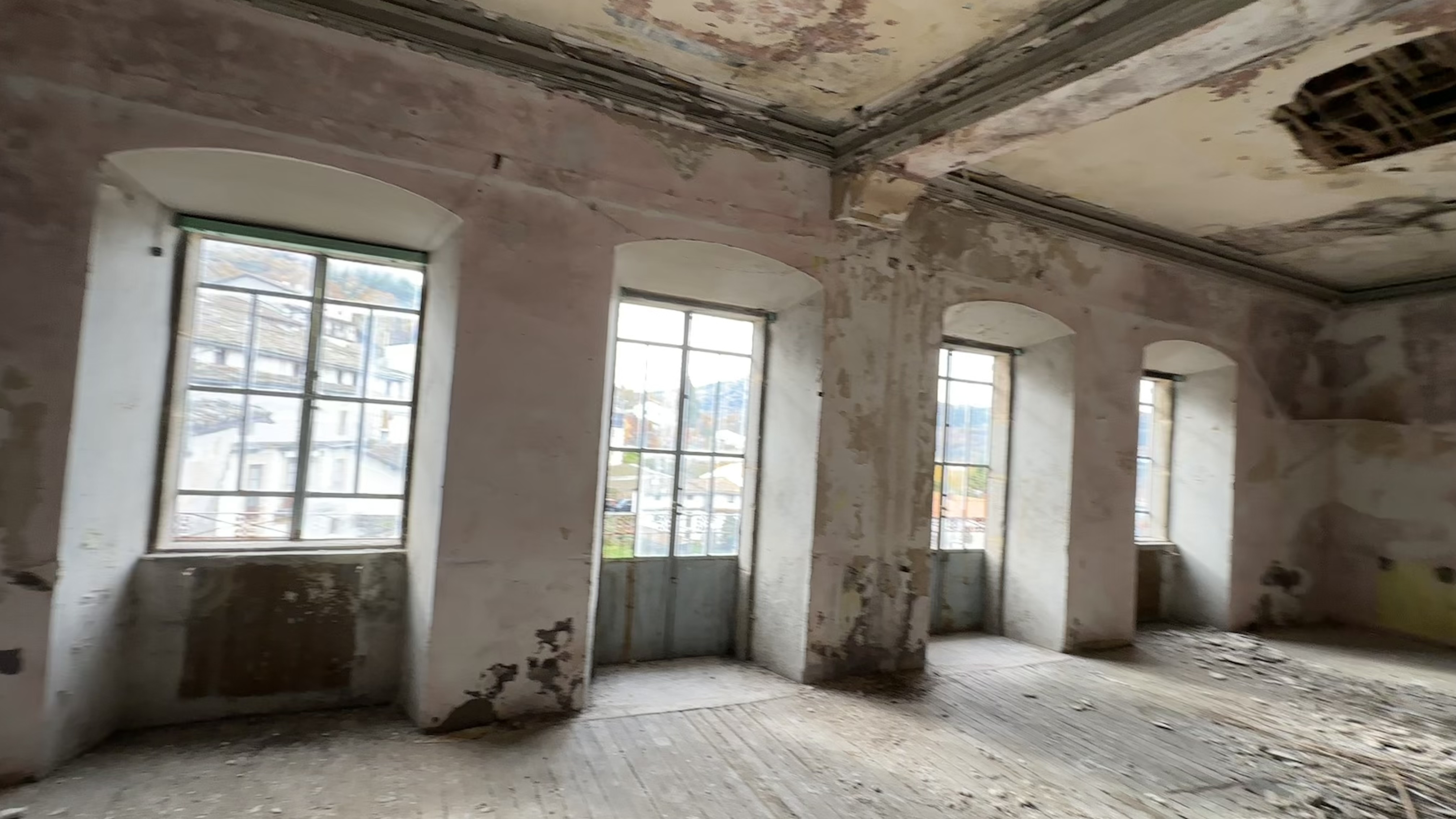 Current 2026 condition of the first-floor salon at Casino Mayor